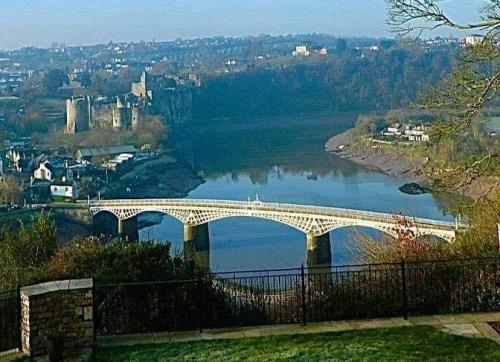 old wye bridge and castle from england